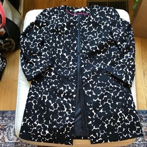 Kasper black/white open front topper